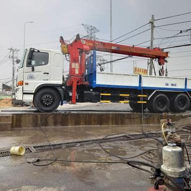 Gi&aacute; Thu&ecirc; Xe Cẩu TPHCM Quang Tiến