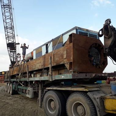 Kh&aacute;ch H&agrave;ng D&ugrave;ng Dịch Vụ Thu&ecirc; Xe Cẩu H&agrave;ng Của Vận Tải Quang Tiến