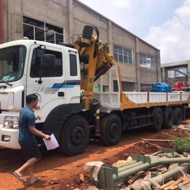 Gi&aacute; Thu&ecirc; Xe Cẩu 1 Tấn | Vận Tải Quang Tiến