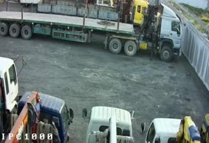 hình ảnh Gi&aacute; Thu&ecirc; Xe Cẩu 2 Tấn Rẻ Nhất Thị Trường