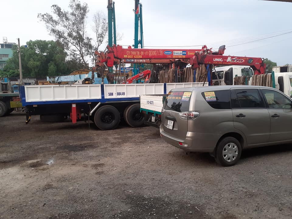 vận chuyển hàng bằng xe cẩu