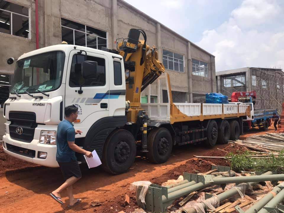 Quang Tiến cung cấp dịch vụ xe cẩu 40 tấn - xe cẩu 50 tấn